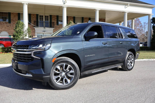 2022 Chevrolet Suburban LT 4WD photo