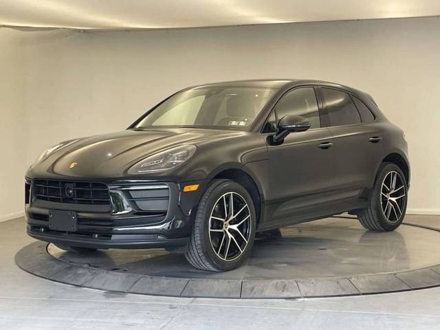 2023 Porsche Macan  AWD photo