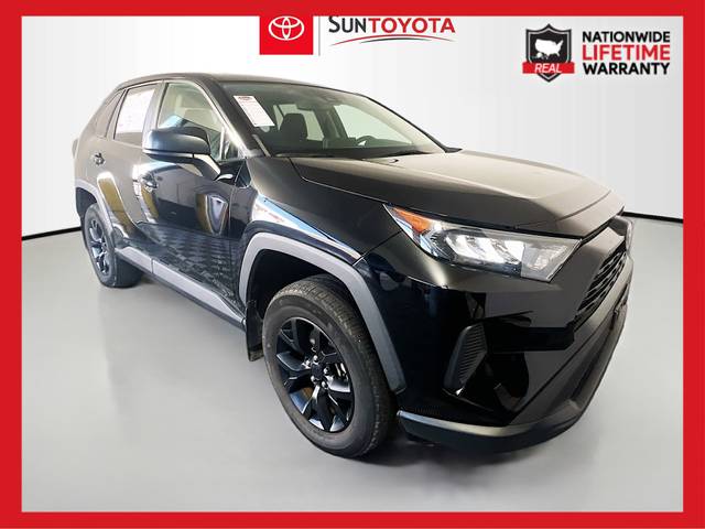 2022 Toyota RAV4 LE FWD photo