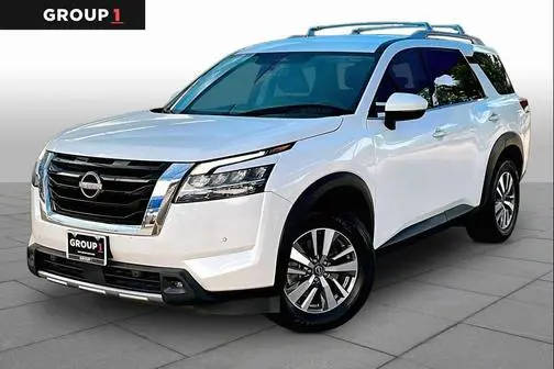 2023 Nissan Pathfinder SL FWD photo