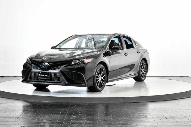 2022 Toyota Camry SE FWD photo