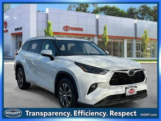 2022 Toyota Highlander XLE AWD photo