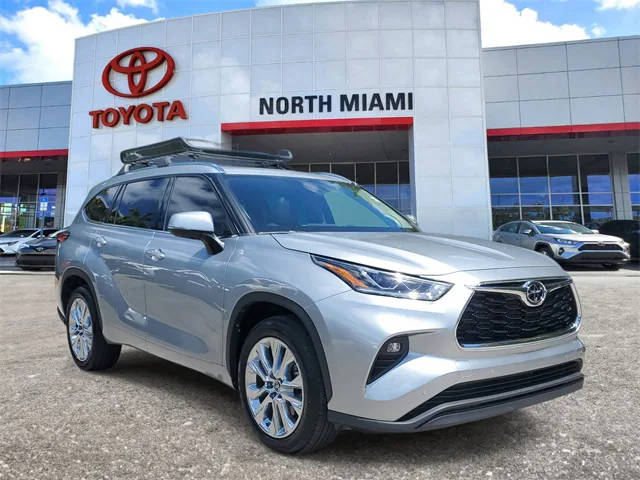 2022 Toyota Highlander Limited FWD photo