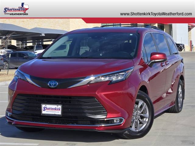 2022 Toyota Sienna XLE FWD photo