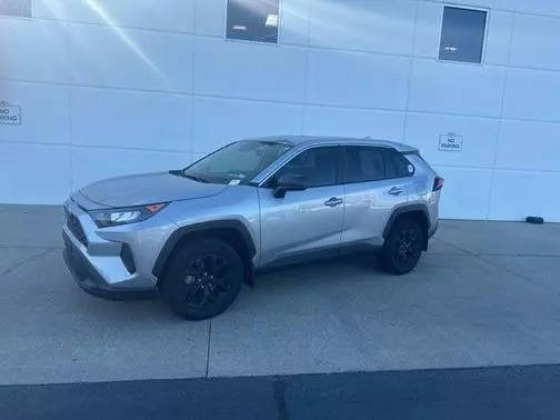 2022 Toyota RAV4 LE AWD photo