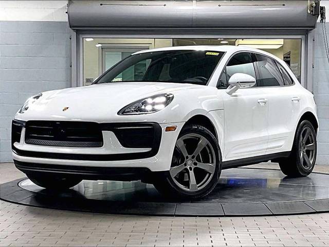 2023 Porsche Macan  AWD photo