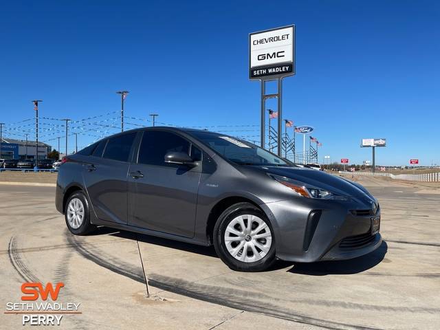 2021 Toyota Prius LE FWD photo