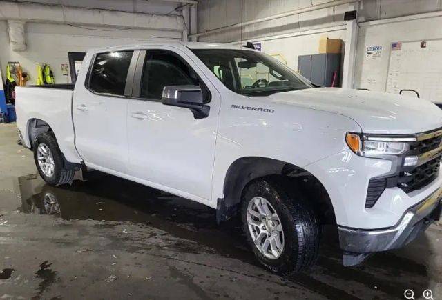 2022 Chevrolet Silverado 1500 LT 4WD photo