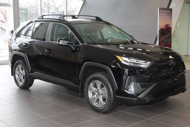 2022 Toyota RAV4 XLE AWD photo