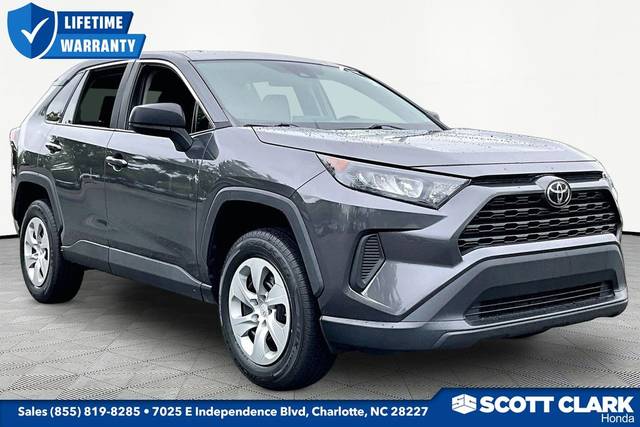 2022 Toyota RAV4 LE FWD photo