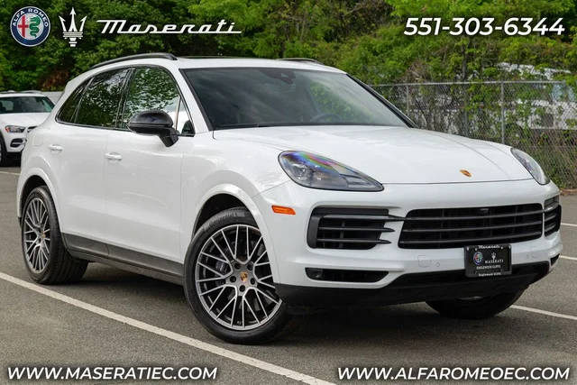 2023 Porsche Cayenne Platinum Edition AWD photo