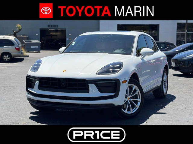 2023 Porsche Macan AWD photo
