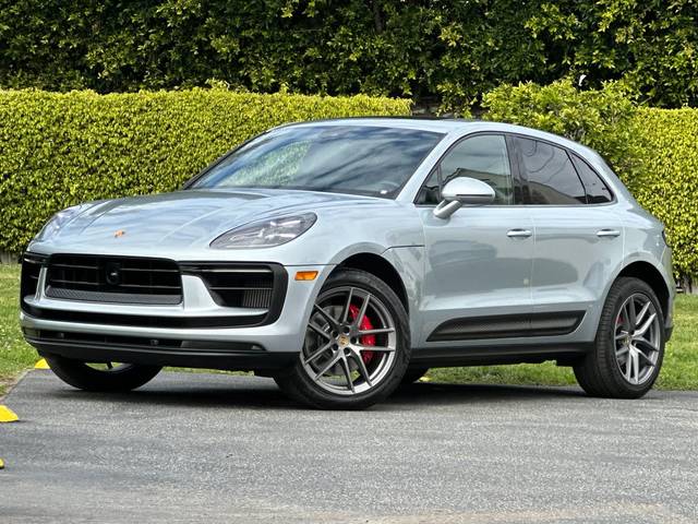 2023 Porsche Macan S AWD photo