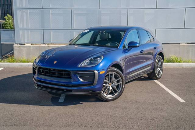 2022 Porsche Macan  AWD photo
