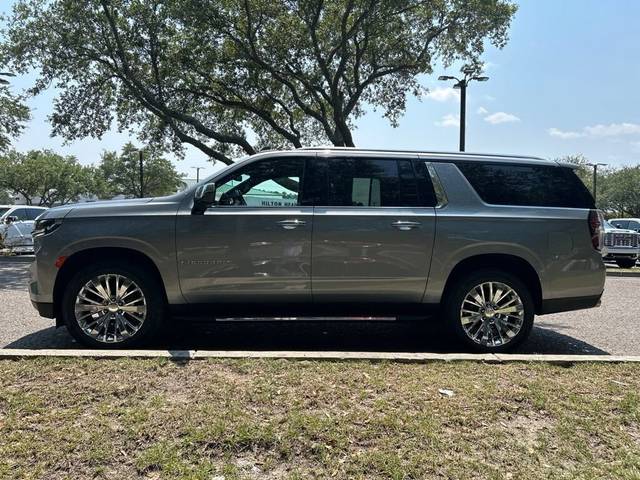 2023 Chevrolet Suburban Premier 4WD photo