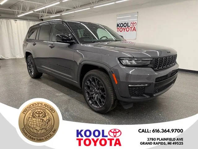2023 Jeep Grand Cherokee L Summit Reserve 4WD photo