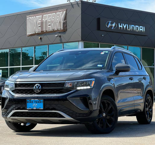 2023 Volkswagen Taos SE FWD photo