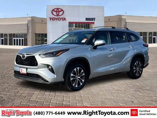 2022 Toyota Highlander XLE FWD photo