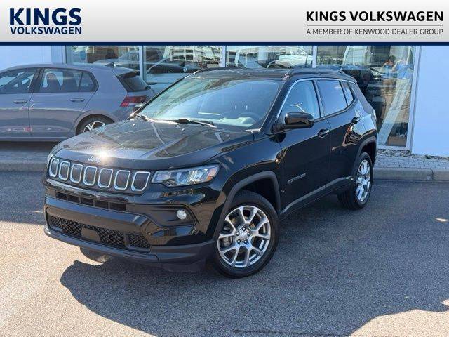 2022 Jeep Compass Latitude Lux 4WD photo