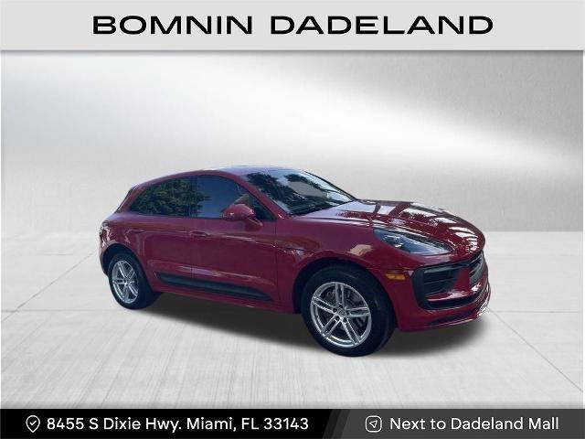 2023 Porsche Macan  AWD photo