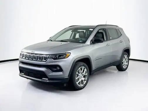 2022 Jeep Compass Latitude Lux 4WD photo
