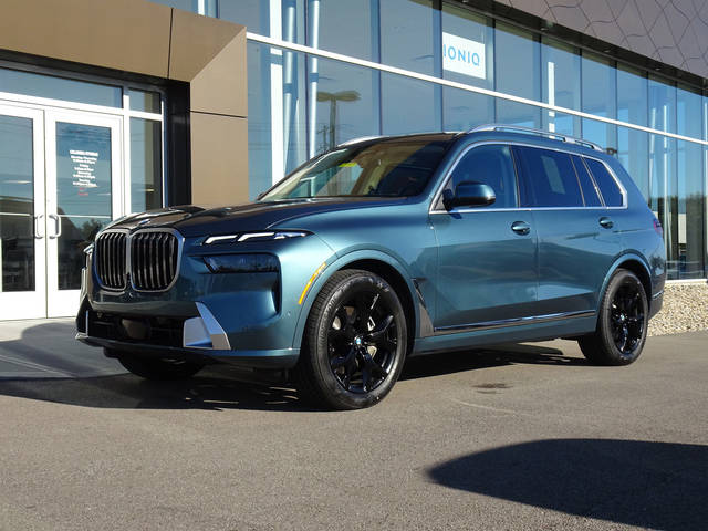 2023 BMW X7 xDrive40i AWD photo