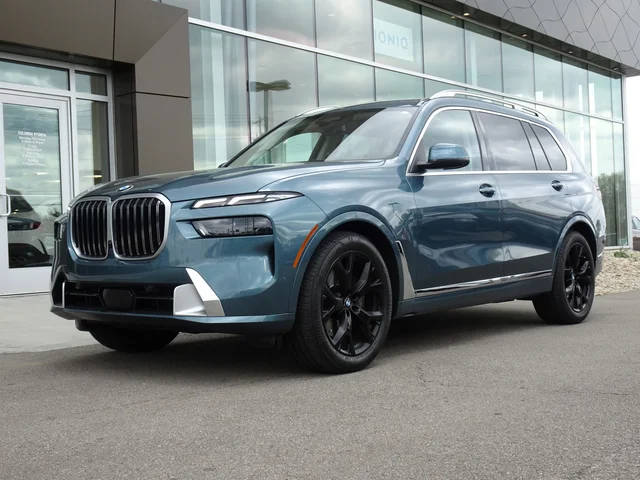 2023 BMW X7 xDrive40i AWD photo