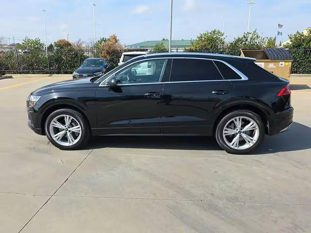 2023 Audi Q8 Premium AWD photo