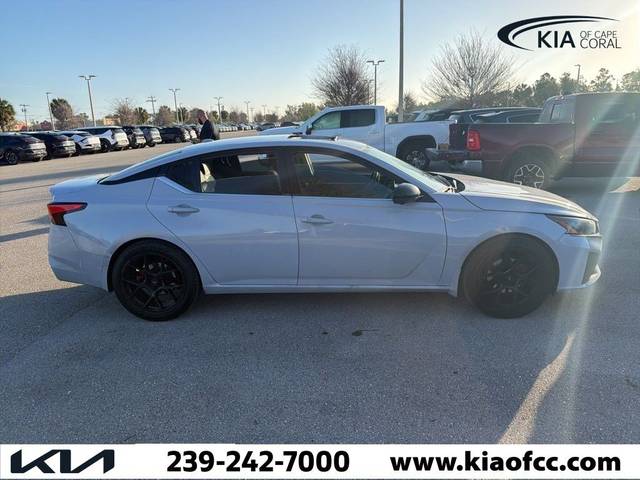 2023 Nissan Altima 2.0 SR FWD photo