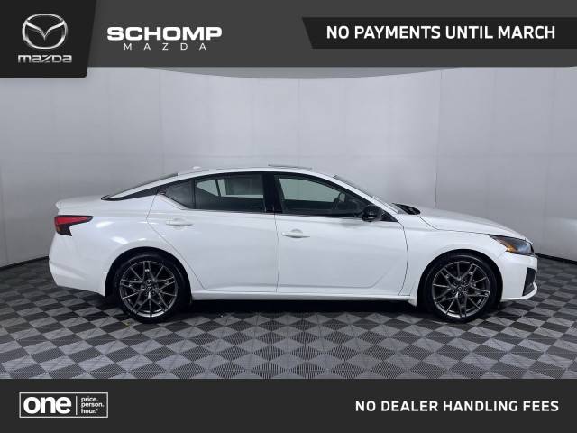 2023 Nissan Altima 2.0 SR FWD photo