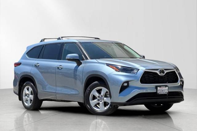 2022 Toyota Highlander LE FWD photo