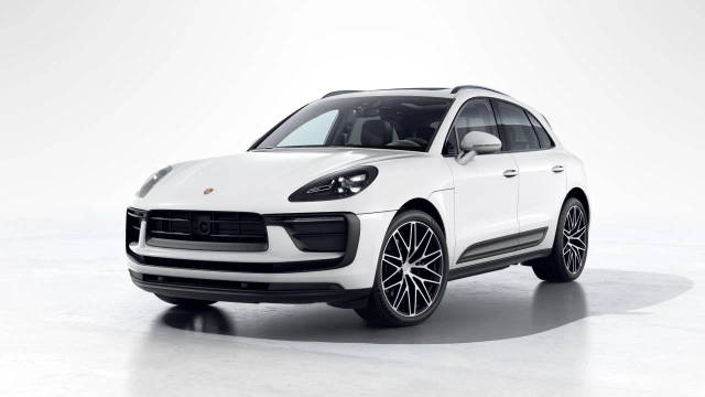 2023 Porsche Macan  AWD photo