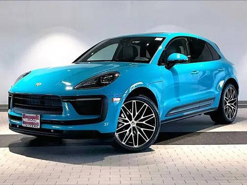 2022 Porsche Macan  AWD photo