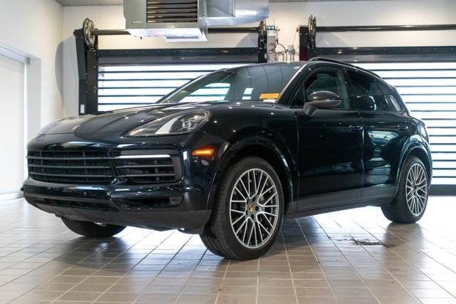 2023 Porsche Cayenne Platinum Edition AWD photo