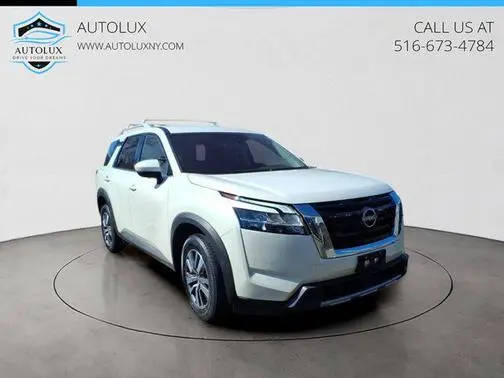 2023 Nissan Pathfinder SL 4WD photo