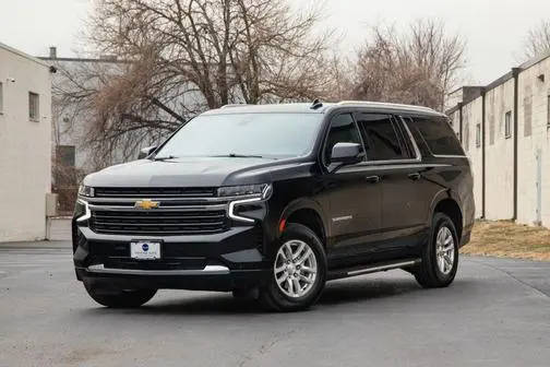 2022 Chevrolet Suburban LT 4WD photo