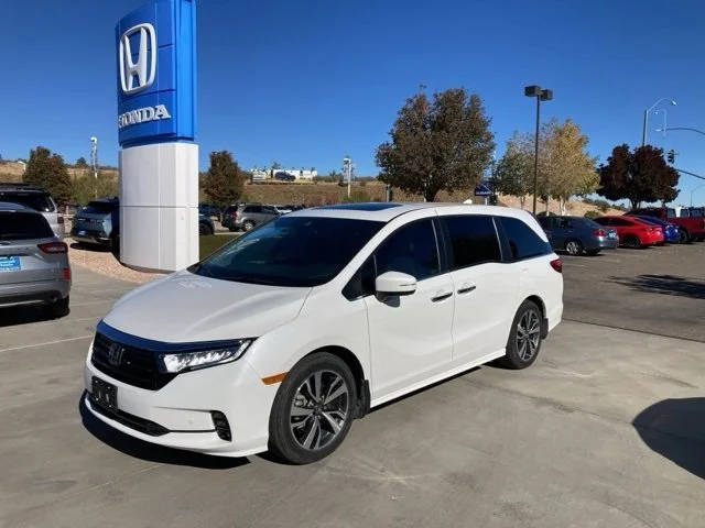 2023 Honda Odyssey Touring FWD photo