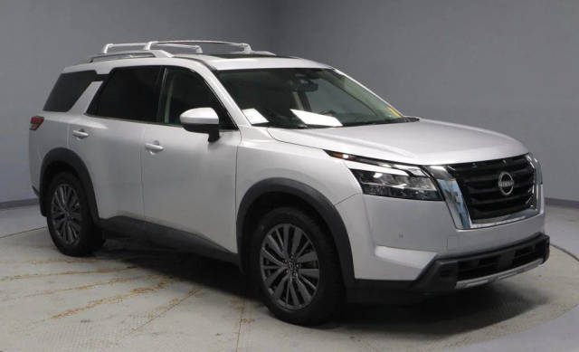 2023 Nissan Pathfinder SL 4WD photo