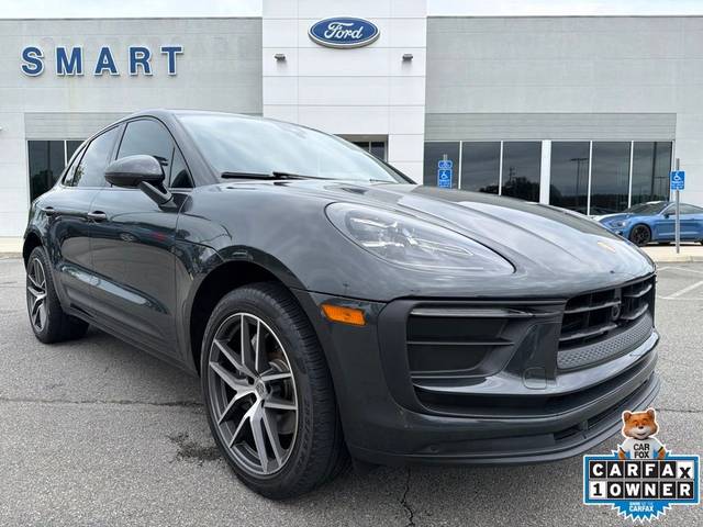 2023 Porsche Macan AWD photo