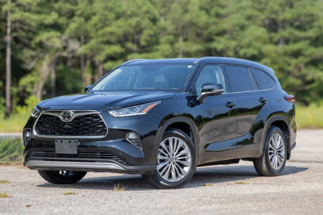 2022 Toyota Highlander Platinum AWD photo