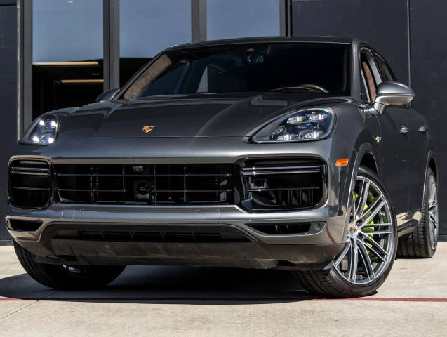 2023 Porsche Cayenne Turbo S E-Hybrid AWD photo