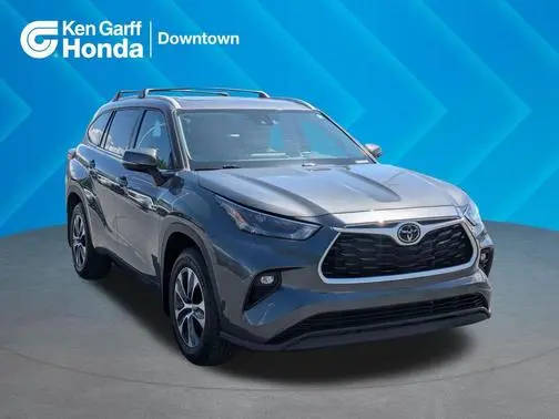2022 Toyota Highlander XLE AWD photo