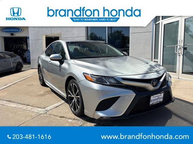 2020 Toyota Camry SE FWD photo