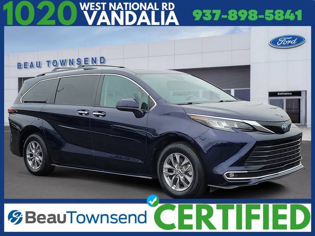 2022 Toyota Sienna XLE FWD photo
