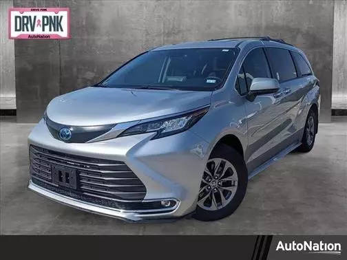 2022 Toyota Sienna XLE FWD photo