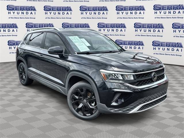 2023 Volkswagen Taos SE AWD photo