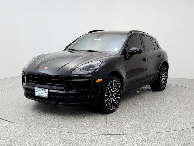 2022 Porsche Macan AWD photo