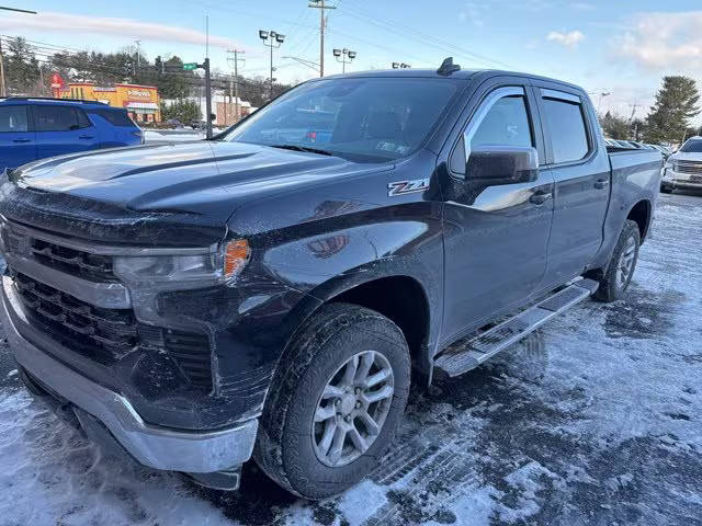 2022 Chevrolet Silverado 1500 LT 4WD photo