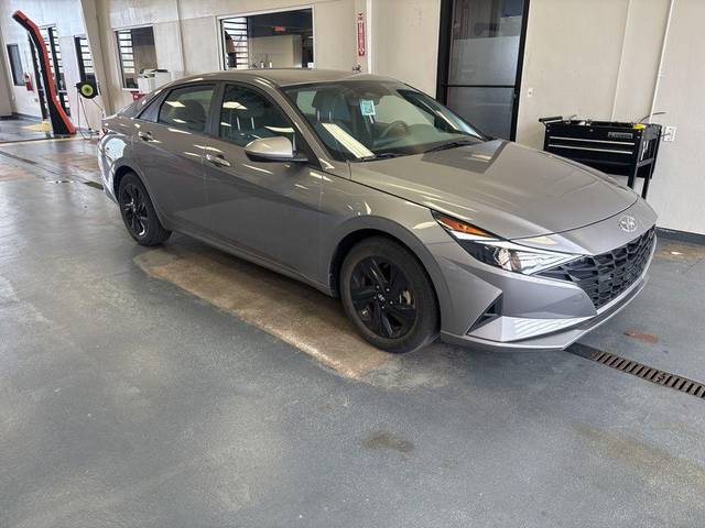 2023 Hyundai Elantra SEL FWD photo