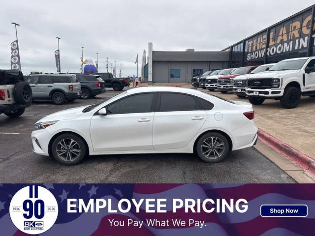 2023 Kia Forte LXS FWD photo